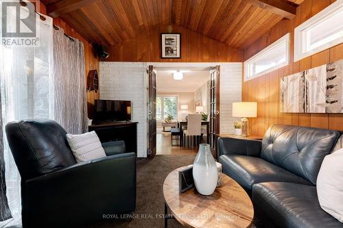 5240 Meadowhill Road, Burlington (Appleby), ON - Indoor Photo Showing Living Room