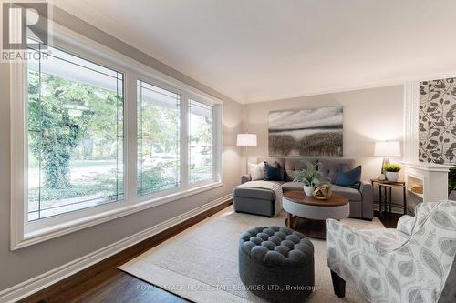 5240 Meadowhill Road, Burlington (Appleby), ON - Indoor Photo Showing Living Room