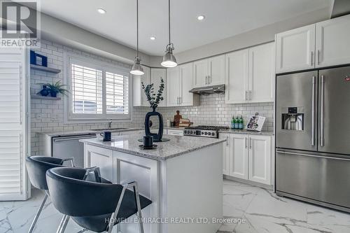 140 Morra Avenue, Caledon, ON - Indoor Photo Showing Kitchen With Upgraded Kitchen