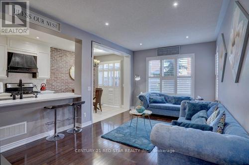 15 Tokara Avenue, Caledon, ON - Indoor Photo Showing Living Room