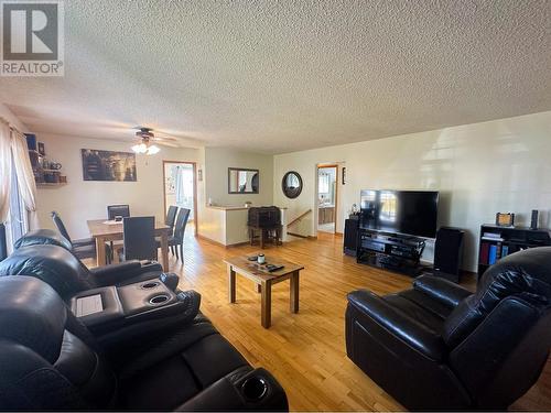 9220 89 Street, Fort St. John, BC - Indoor Photo Showing Living Room