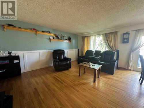 9220 89 Street, Fort St. John, BC - Indoor Photo Showing Living Room