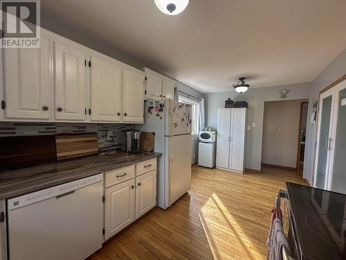 9220 89 Street, Fort St. John, BC - Indoor Photo Showing Kitchen