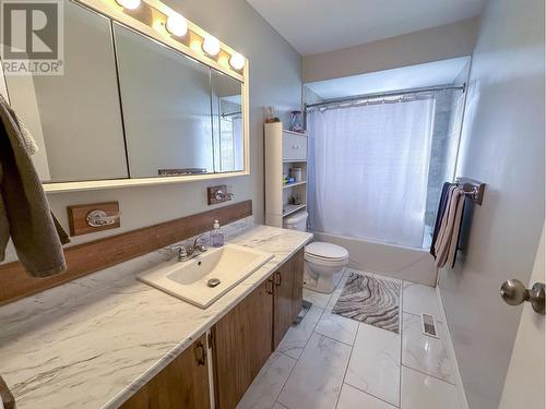 9220 89 Street, Fort St. John, BC - Indoor Photo Showing Bathroom