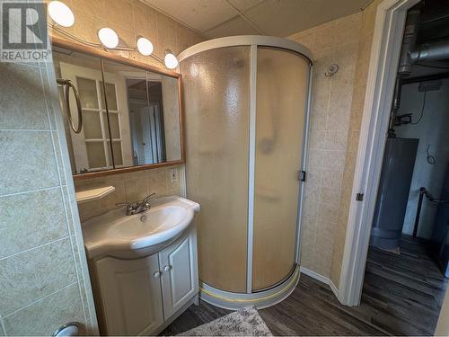 9220 89 Street, Fort St. John, BC - Indoor Photo Showing Bathroom