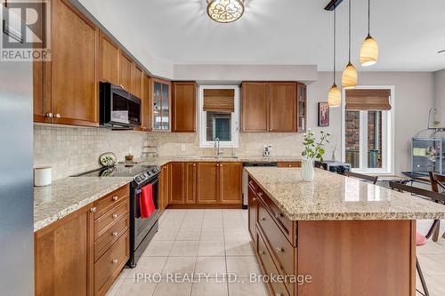 42 Atchison Drive, Caledon, ON - Indoor Photo Showing Kitchen With Double Sink With Upgraded Kitchen