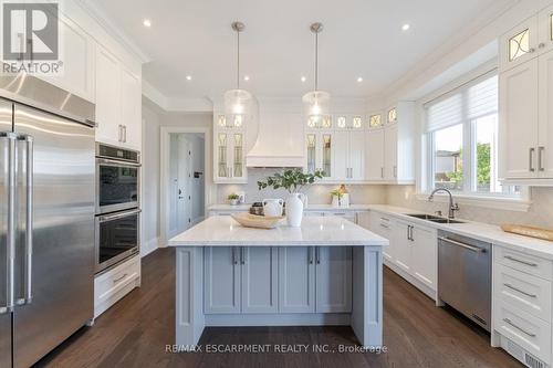 339 Morden Road, Oakville, ON - Indoor Photo Showing Kitchen With Double Sink With Upgraded Kitchen