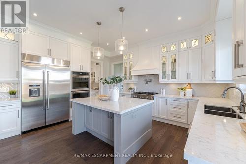 339 Morden Road, Oakville, ON - Indoor Photo Showing Kitchen With Double Sink With Upgraded Kitchen