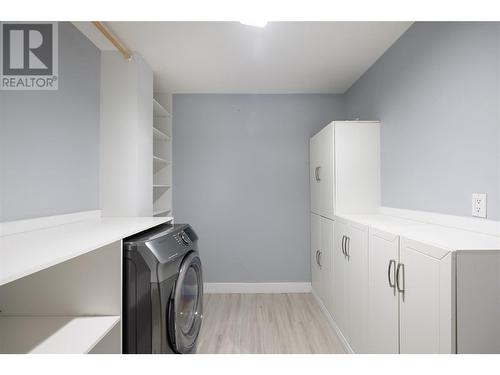 737 Leon Avenue Unit# 1204, Kelowna, BC - Indoor Photo Showing Laundry Room