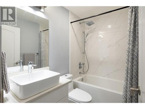 737 Leon Avenue Unit# 1204, Kelowna, BC - Indoor Photo Showing Bathroom