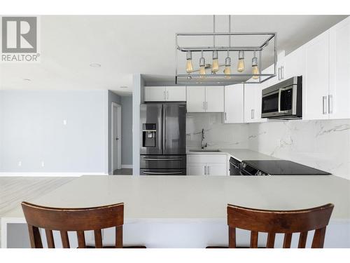 737 Leon Avenue Unit# 1204, Kelowna, BC - Indoor Photo Showing Kitchen