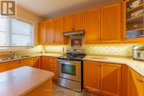 61 Vine Cliff Boulevard, Markham, ON - Indoor Photo Showing Kitchen With Double Sink