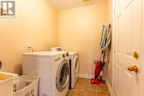 61 Vine Cliff Boulevard, Markham, ON - Indoor Photo Showing Laundry Room