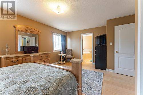 61 Vine Cliff Boulevard, Markham, ON - Indoor Photo Showing Bedroom