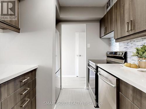 510 - 40 Bay Mills Boulevard, Toronto (Tam O'Shanter-Sullivan), ON - Indoor Photo Showing Kitchen