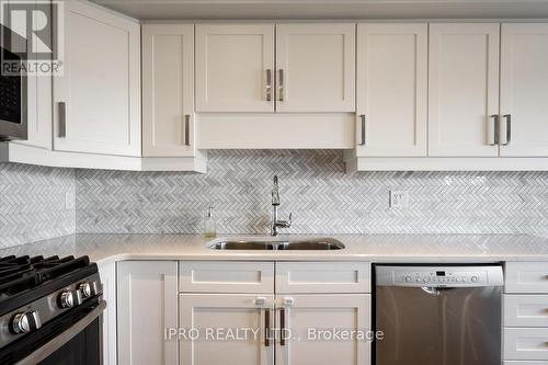 7739 Shaw Street, Niagara Falls, ON - Indoor Photo Showing Kitchen With Double Sink With Upgraded Kitchen