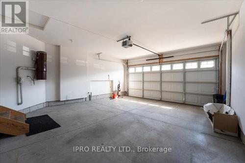 7739 Shaw Street, Niagara Falls, ON - Indoor Photo Showing Garage