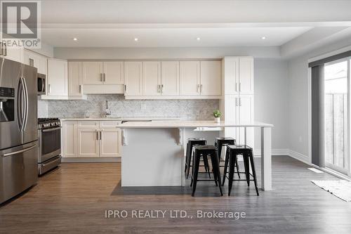 7739 Shaw Street, Niagara Falls, ON - Indoor Photo Showing Kitchen With Upgraded Kitchen