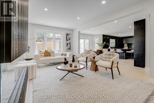 85 Russet Way, Vaughan, ON - Indoor Photo Showing Living Room