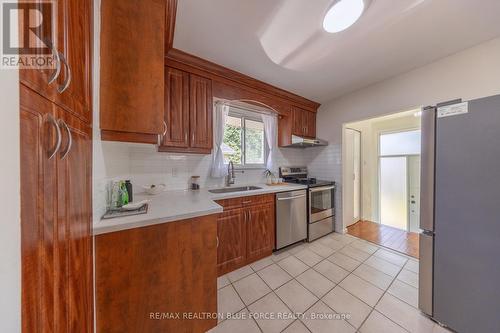 17 Savarin Street, Toronto (Eglinton East), ON - Indoor Photo Showing Kitchen