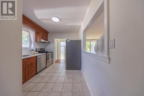 17 Savarin Street, Toronto (Eglinton East), ON - Indoor Photo Showing Kitchen