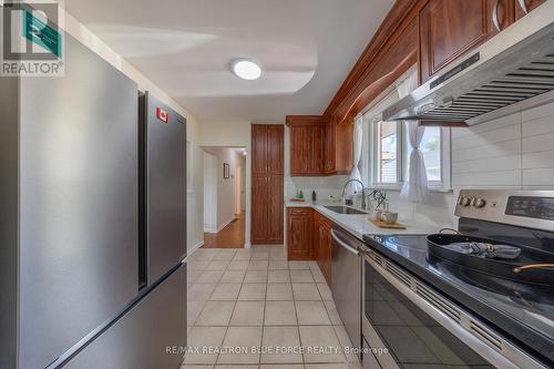 17 Savarin Street, Toronto (Eglinton East), ON - Indoor Photo Showing Kitchen