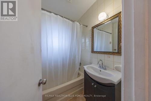 17 Savarin Street, Toronto (Eglinton East), ON - Indoor Photo Showing Bathroom