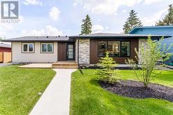 140 Lake Wapta Rise SE  Calgary, AB T2J 2M9