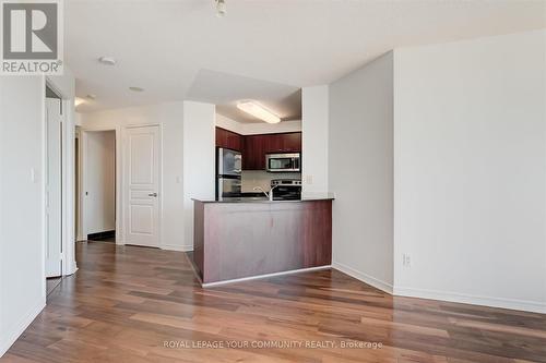 515 - 503 Beecroft Road, Toronto, ON - Indoor Photo Showing Kitchen