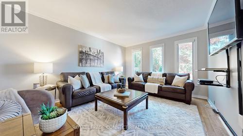 1610 Amberlea Road, Pickering, ON - Indoor Photo Showing Living Room