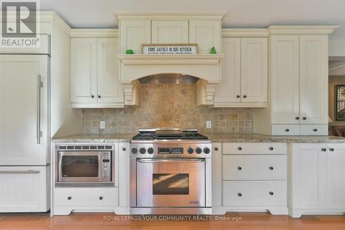 7 Skyview Lane, Aurora, ON - Indoor Photo Showing Kitchen