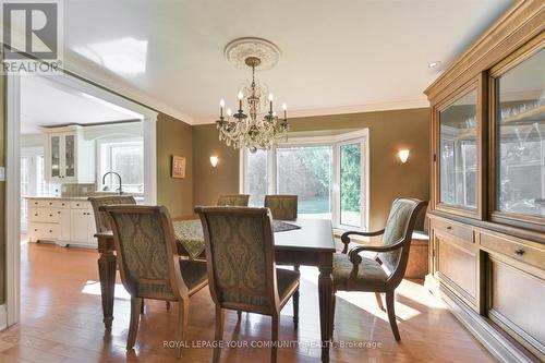 7 Skyview Lane, Aurora, ON - Indoor Photo Showing Dining Room