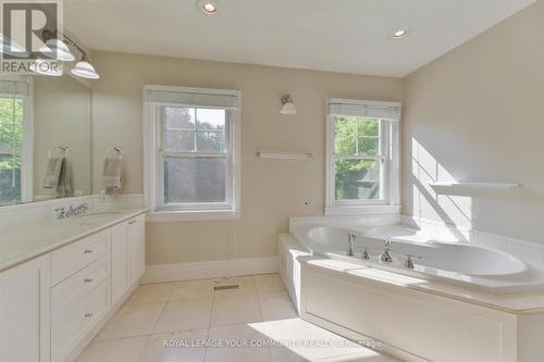 7 Skyview Lane, Aurora, ON - Indoor Photo Showing Bathroom