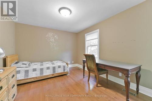 7 Skyview Lane, Aurora, ON - Indoor Photo Showing Bedroom