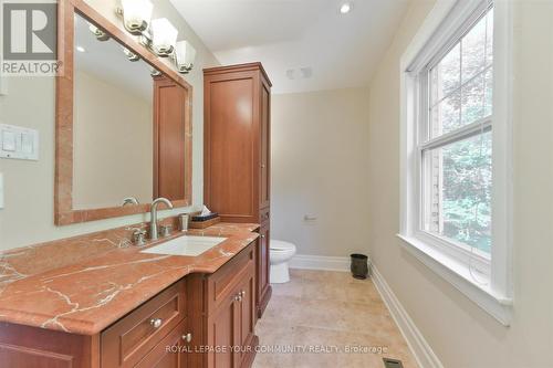 7 Skyview Lane, Aurora, ON - Indoor Photo Showing Bathroom