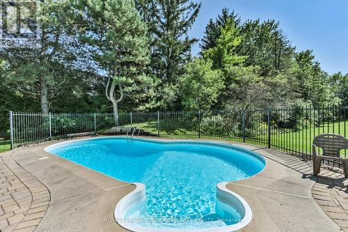 7 Skyview Lane, Aurora, ON - Outdoor With In Ground Pool With Backyard