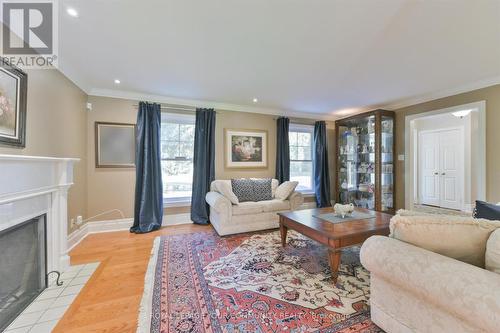 7 Skyview Lane, Aurora, ON - Indoor Photo Showing Living Room With Fireplace