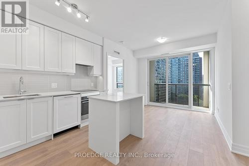 801 - 30 Elm Drive W, Mississauga (Fairview), ON - Indoor Photo Showing Kitchen