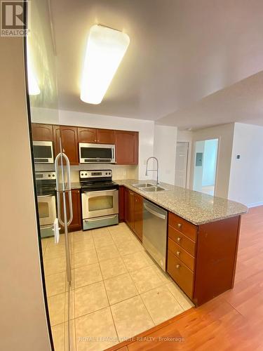 602 - 30 Grand Trunk Crescent, Toronto (Waterfront Communities), ON - Indoor Photo Showing Kitchen With Double Sink