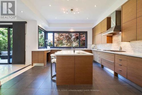 12 York Road, Toronto (Bridle Path-Sunnybrook-York Mills), ON - Indoor Photo Showing Kitchen