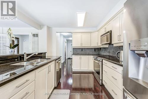 4590 Bay Villa Avenue, Mississauga, ON - Indoor Photo Showing Kitchen With Stainless Steel Kitchen With Double Sink With Upgraded Kitchen