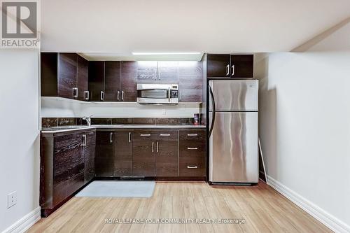 4590 Bay Villa Avenue, Mississauga, ON - Indoor Photo Showing Kitchen