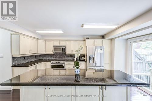 4590 Bay Villa Avenue, Mississauga, ON - Indoor Photo Showing Kitchen With Upgraded Kitchen