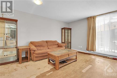 1250 Mcwatters Road Unit#11, Ottawa, ON - Indoor Photo Showing Living Room