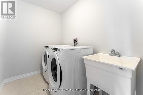 914 Sobeski Avenue, Woodstock, ON - Indoor Photo Showing Laundry Room