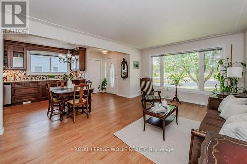 43 Windom Road, Kitchener, ON - Indoor Photo Showing Living Room