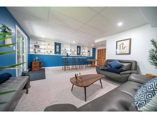 526 20Th Avenue S, Cranbrook, BC - Indoor Photo Showing Living Room