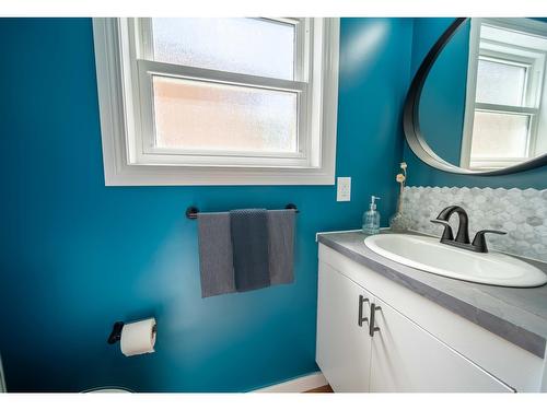 526 20Th Avenue S, Cranbrook, BC - Indoor Photo Showing Bathroom