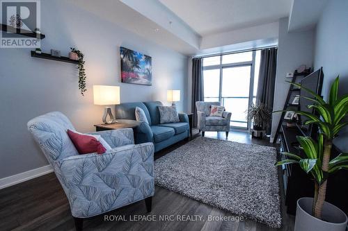 1307 - 550 North Service Road, Grimsby (Grimsby Beach), ON - Indoor Photo Showing Living Room