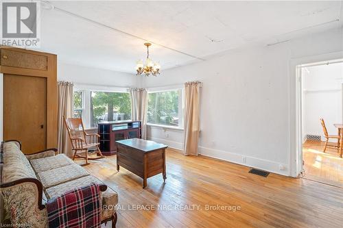 290 Division Street, Welland, ON - Indoor Photo Showing Living Room